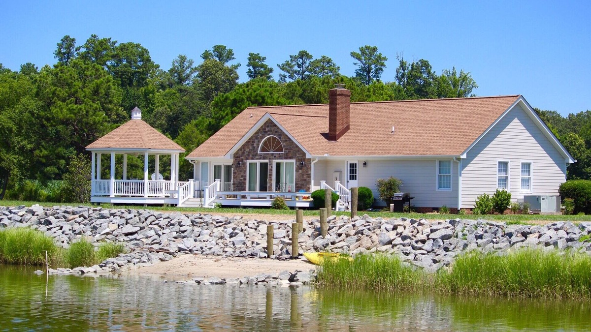 North House | Exquisite Riverfront Living! Newly renovated; convenient to historic sites.