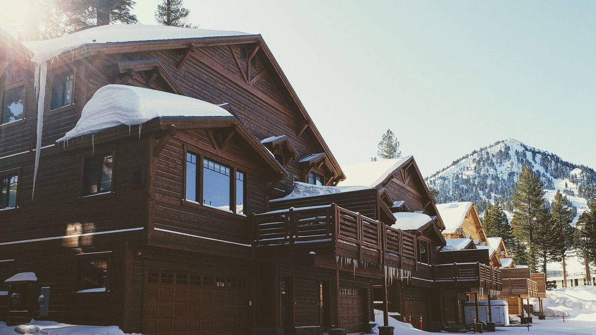 Mammoth Lakes House | Exquisite & Spacious - 2 hot tubs & garages, adjacent to Canyon, Ski in/out