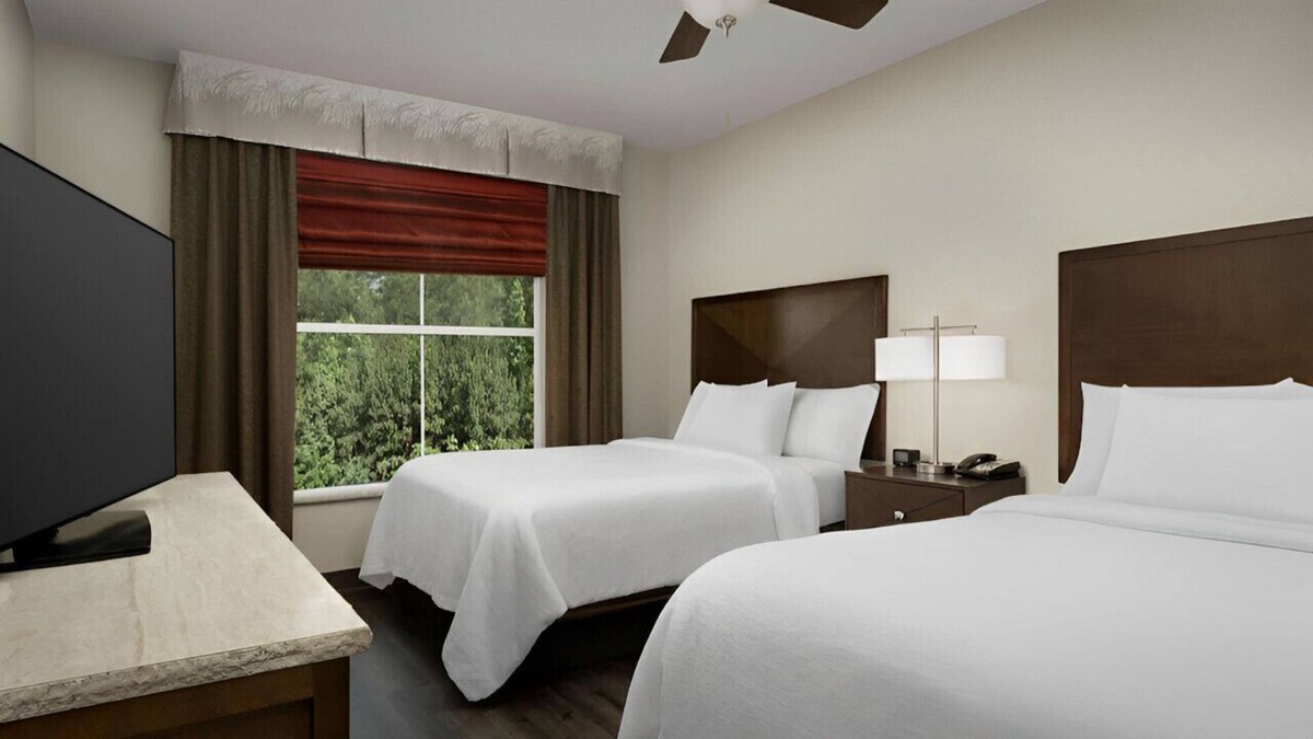 Hoover House | Exquisite Suite Near Downtown w/ Wet Bar & WiFi