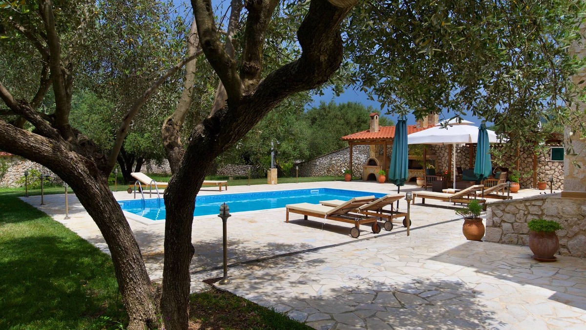 Sami Villa | Exquisite Villa Private Pool, Lovely Countryside Views, BBQ, wooden stove, wi-fi