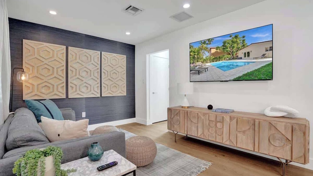 Lake Ridge House | Extended family retreat-Tropical pool!<2 mi beach!