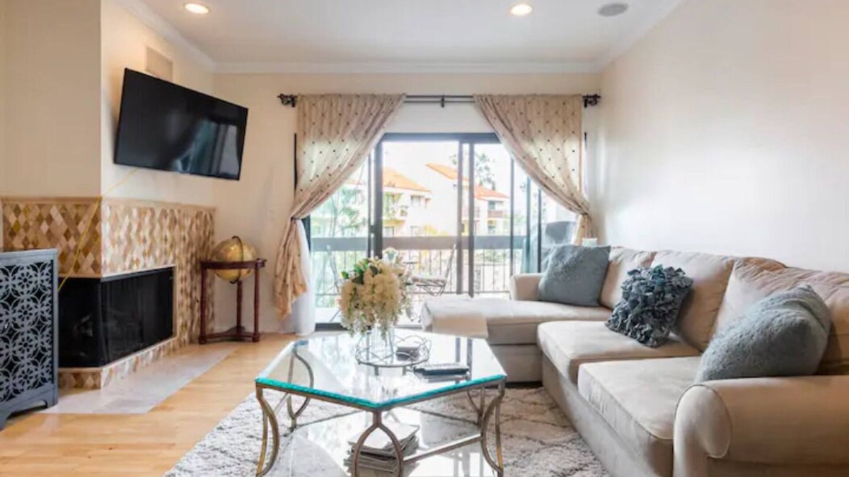 Playa Del Rey Condo | Extended Stay, Cozy, Pool View, near LAX, Beach!