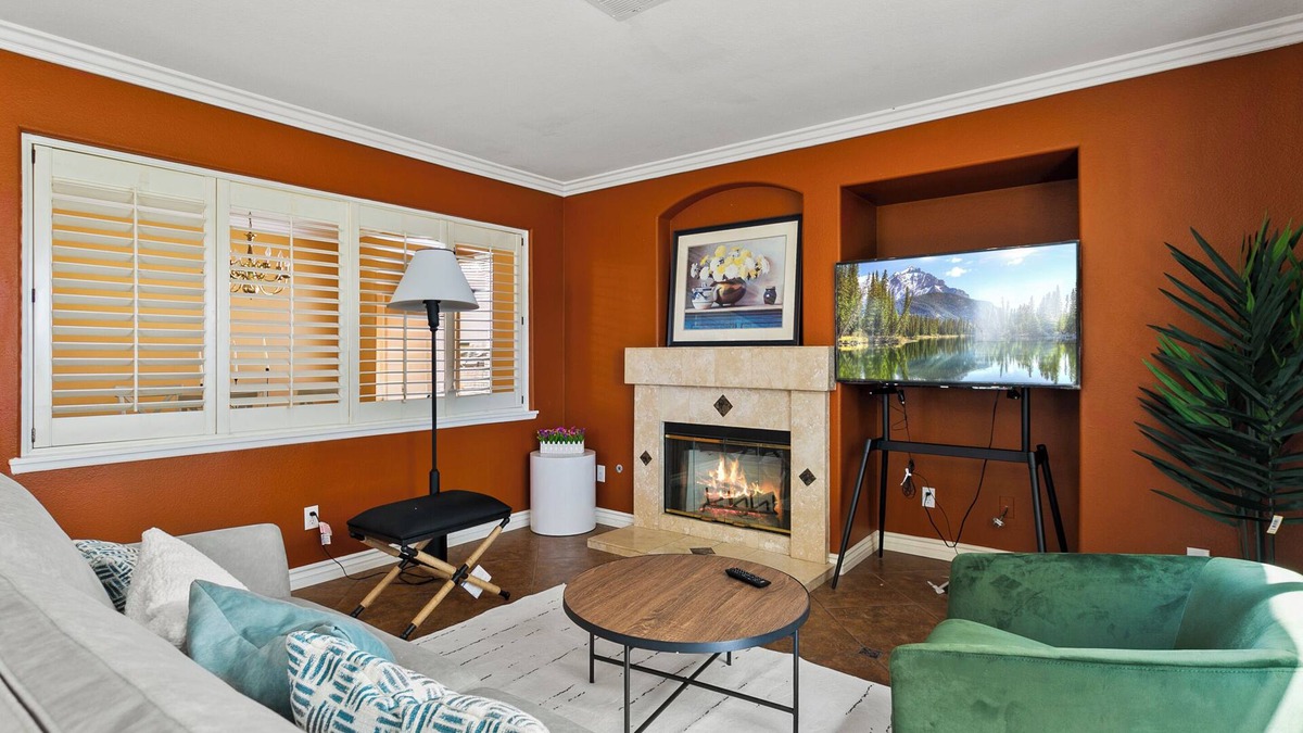 Fontana House | Extended Stay Deal|4BR Home, Fully-Equipped Kitchen|Pet Friendly #41817