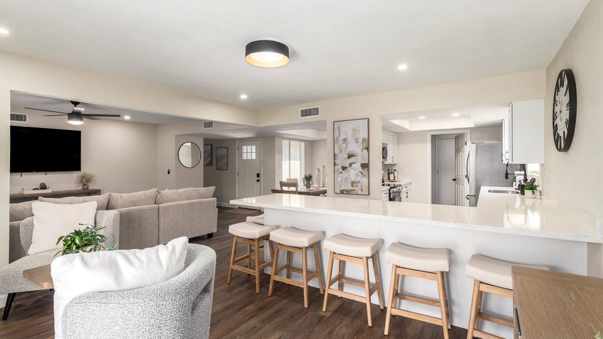 North Center Revitalization Association House | Extended Stay Ready – Spacious 3BR w/Private Backyard