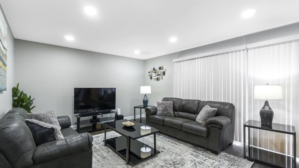 Elk Grove Village House | Extended Stay Elk Grove Village FHS Rental - Kingsbridge Rd