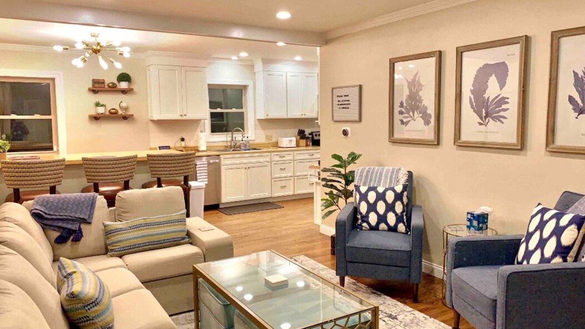 Wooded Estates House | *EXTRA CLEAN*Renovated 2019 + Brand New Furniture! Open Plan & Short Walk to ND!