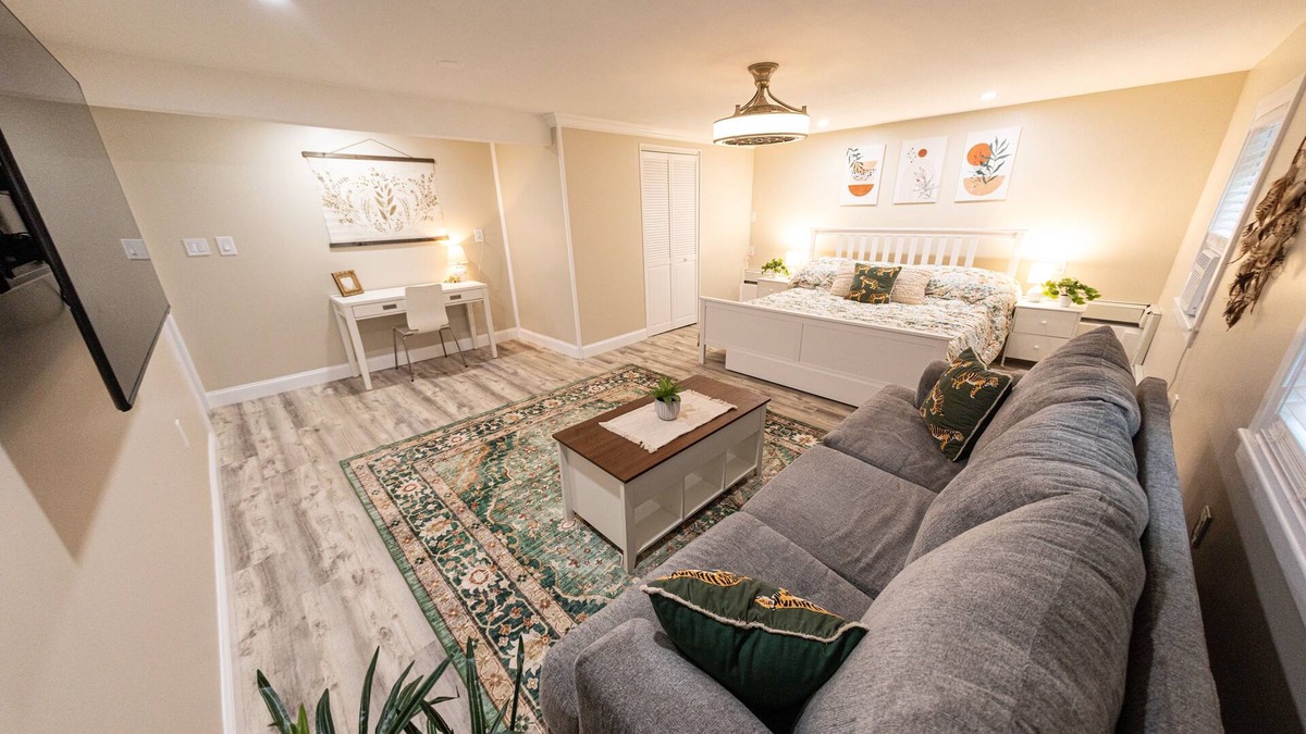Ward Hill Apartment | Extra large 1 Bedroom apartment!