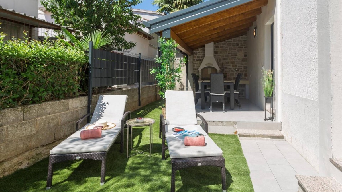 Spadici Apartment | Extravagant flat just 250 metres from the beach with private balcony, barbecue, WiFi