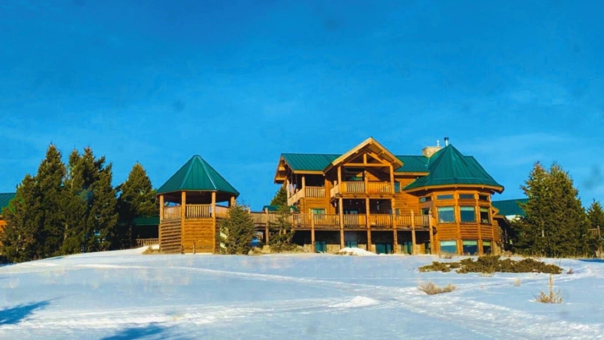Butte House | Extravagant log home sitting atop a mountain! With unbelievable views!