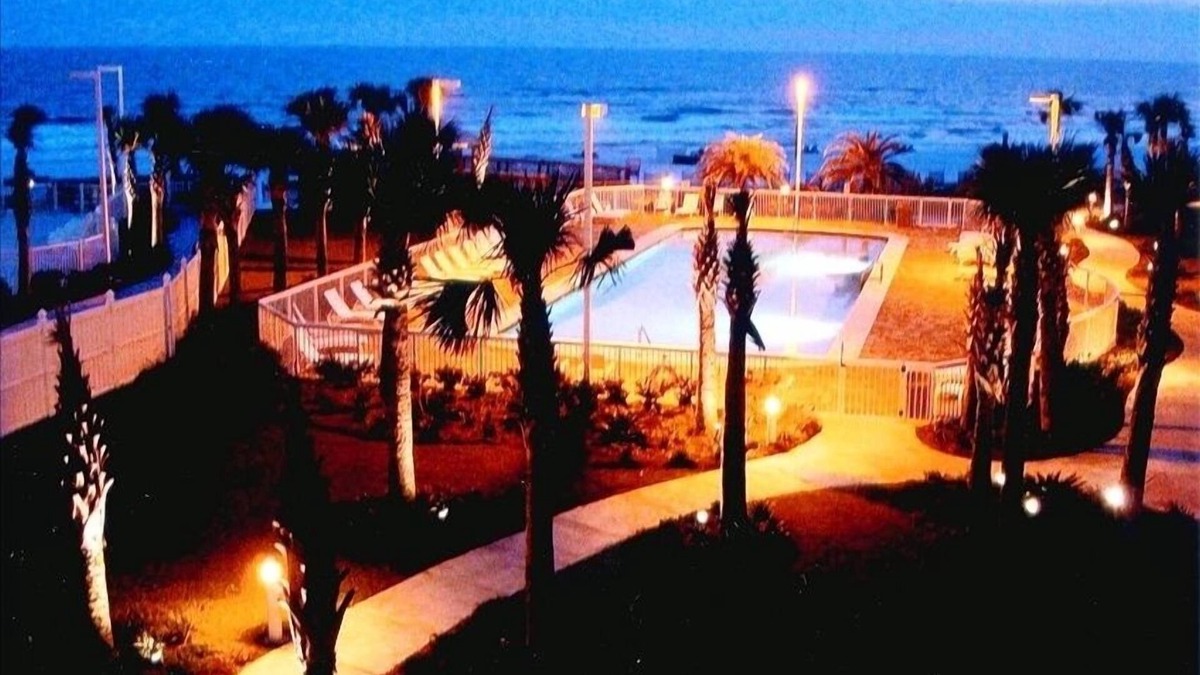 Orange Beach Condo | EXTREME MAKEOVER-DISCOUNT PRICING- 200 FIVE STAR REVIEWS-FACING THE BEACH
