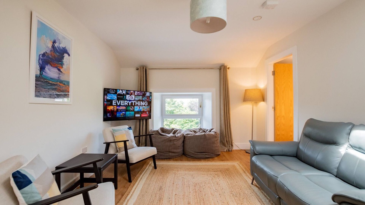 Galway City Centre Apartment | Eyre View Suites - Apt #3 - Sleeps 6