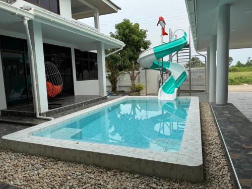 Kram Villa | F&F Pool Villa Mae Phim