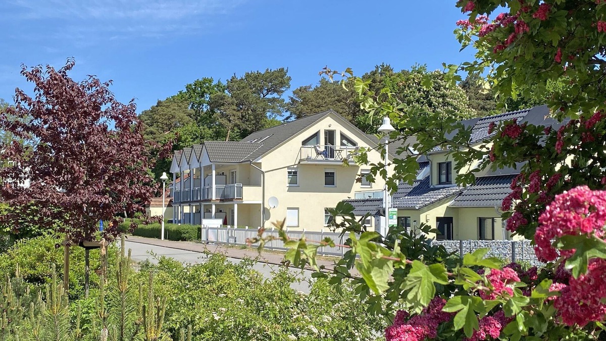 Thiessow Apartment | F: Holiday apartment Ostseerausch No. 01 with terrace - Ferienwohnung Ostseerausch