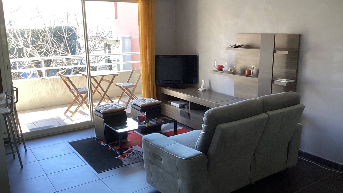 Frejus Apartment | F2 Fréjus exclusive historic center 5mn sea, shops and transport