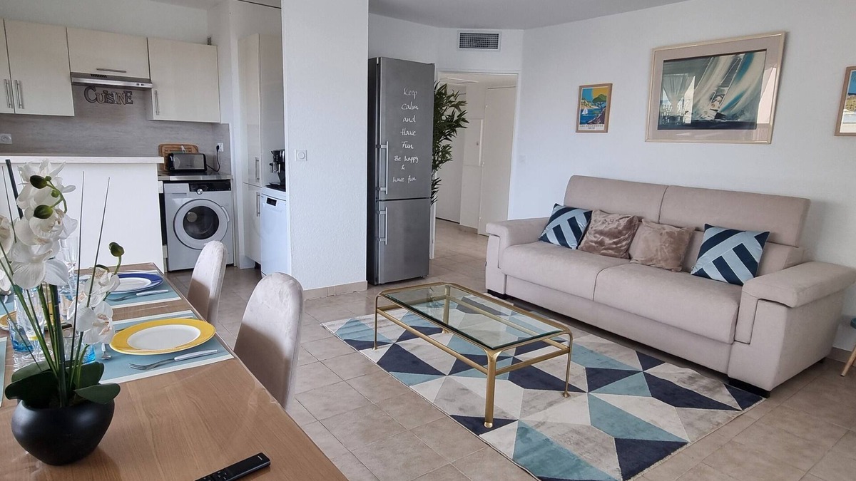 Saint-Laurent-du-Var Apartment | F2 NEW BRIGHT BEAUTIFUL NEAR SEA AND AMENITIES AIR CONDITIONING WIFI TERRACE GARAGE