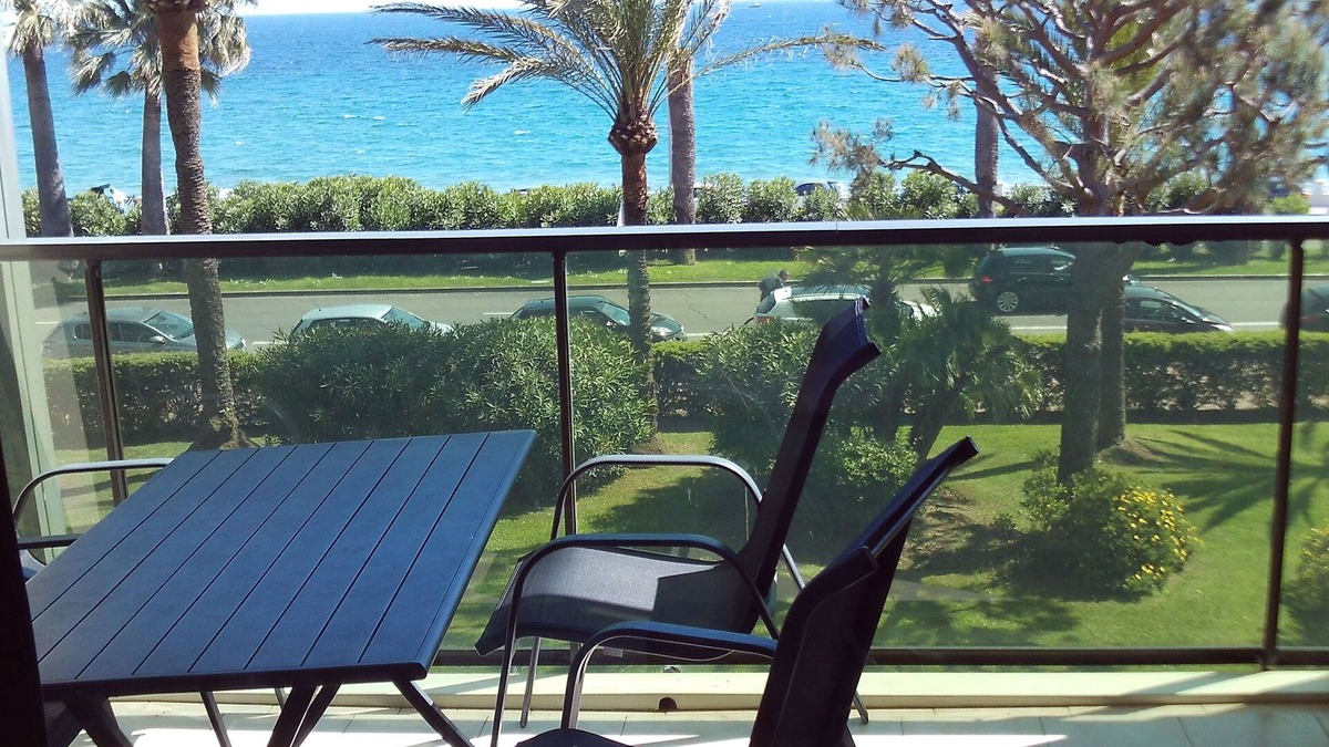 La Bocca Apartment | F3 air-conditioned, wifi, seafront panoramic view secure private parking