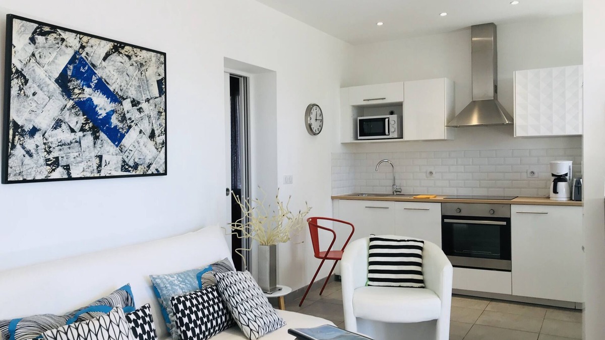 La Ciotat Apartment | F3 beachfront, beach, air conditioning, wifi, parking