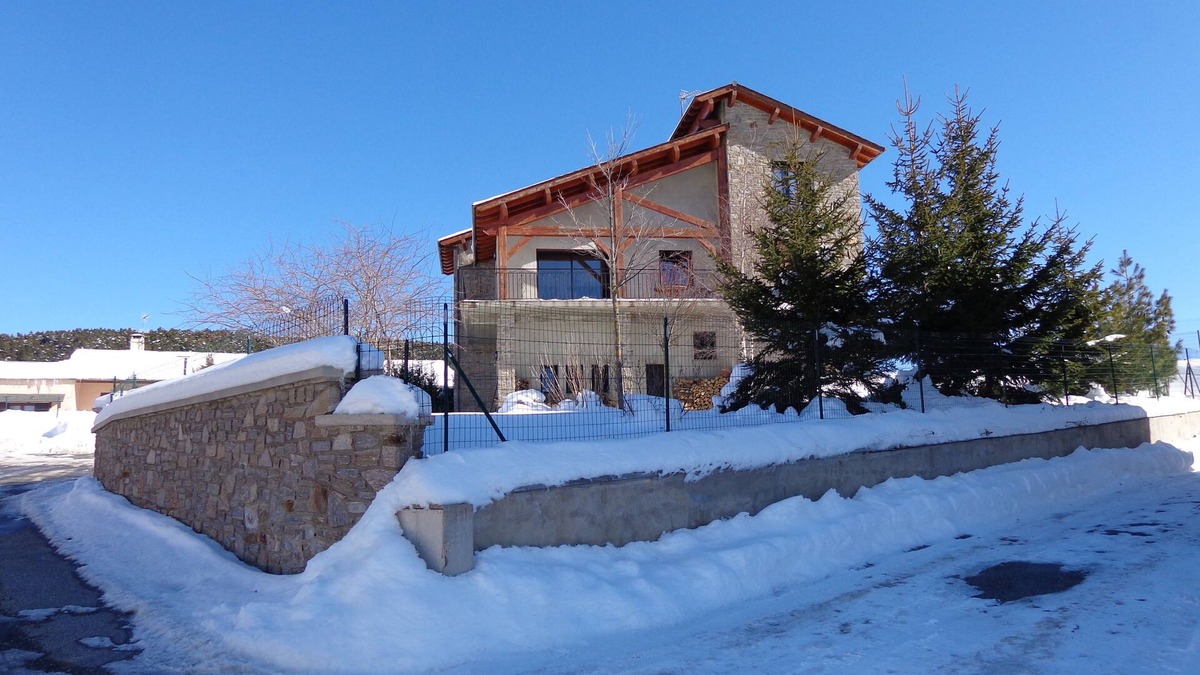 Superbolquere Apartment | F3 chalet with 900m2 garden and free parking