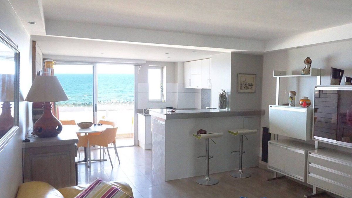 La Cote Radieuse Apartment | F3 standing on the beach, parking, super panoramic 180 ° view, Top position