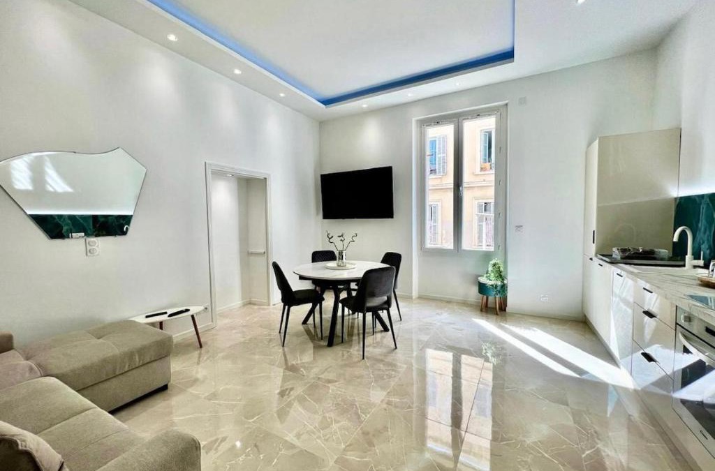 Cannes City Centre Apartment | F4 Haddad
