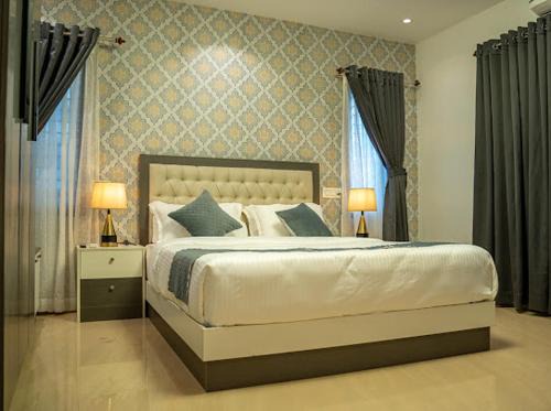 Thrippunithura Hotel | FA Gardens