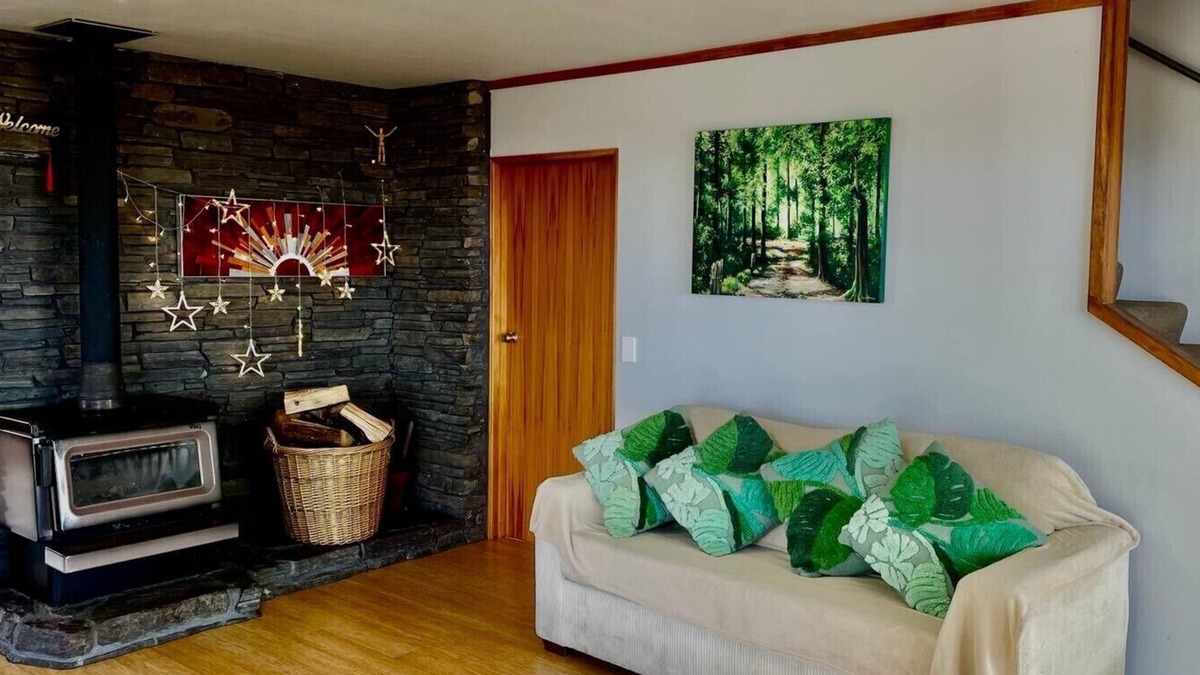 Motueka House | Fab 4-bedroom 44a estate - sleeps 14 - Motueka Valley - your own nature reserve!