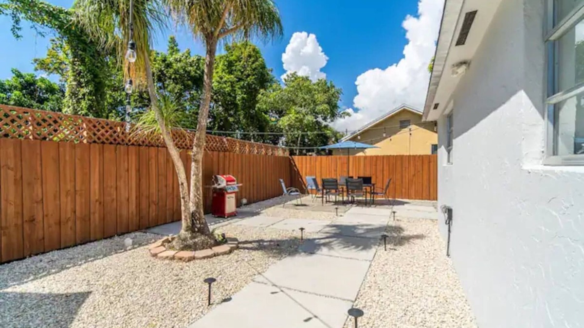 Buena Vista House | Fab 4BR Twin Villas Near Design District & Wynwood