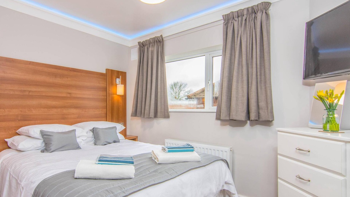 Loughborough Apartment | Fab Apartment - close to university - sleeps six