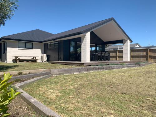 Bowentown House | Fab Family Getaway - Waihi Beach Holiday Home