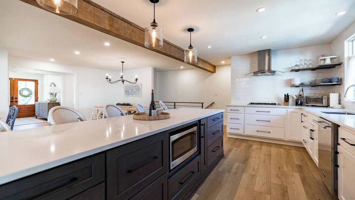 Athens House | Fab in Five Points Athens - 5 BR Luxury Retreat