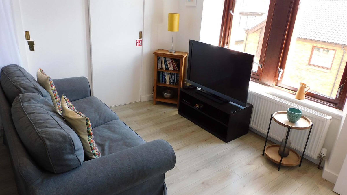 Shawlands Apartment | Fab studio apt in Southside, close to shops,cafes & bars