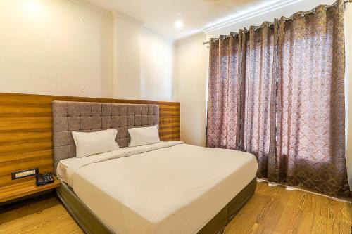 Indira Nagar Hotel | FabExpress Global Inn New