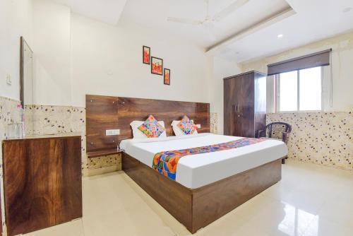 Paltan Bazaar Hotel | FabExpress Mohan Vilas Residency
