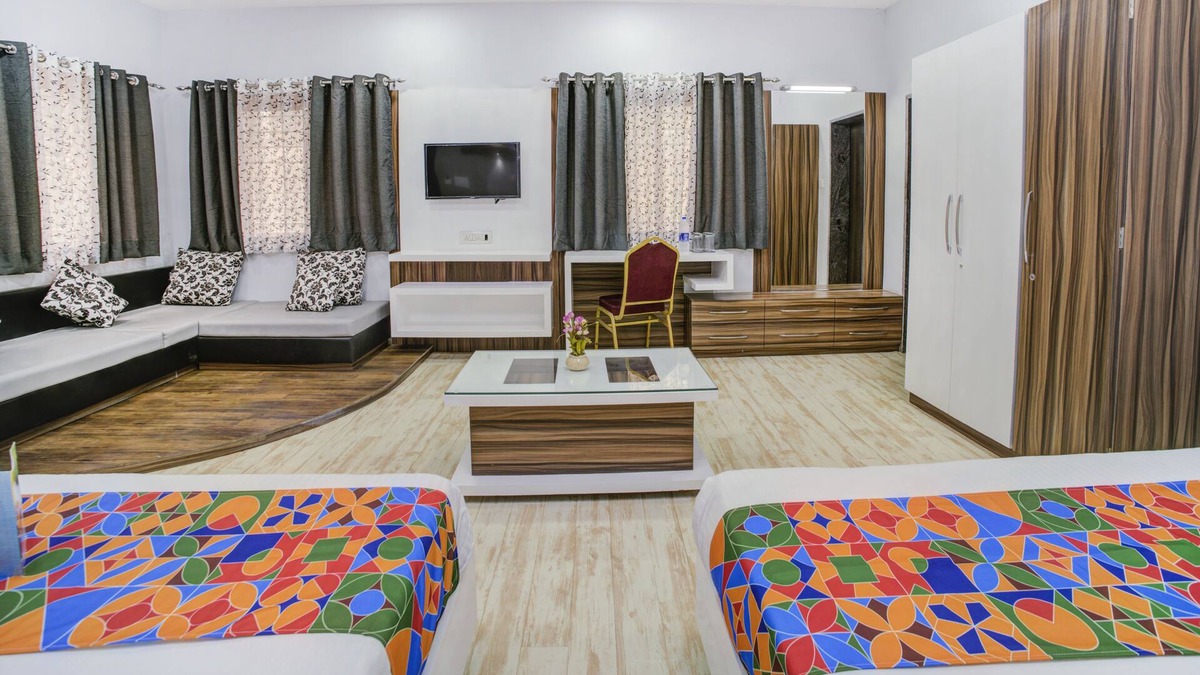 Rau Hotel | Fabhotel Bee Town