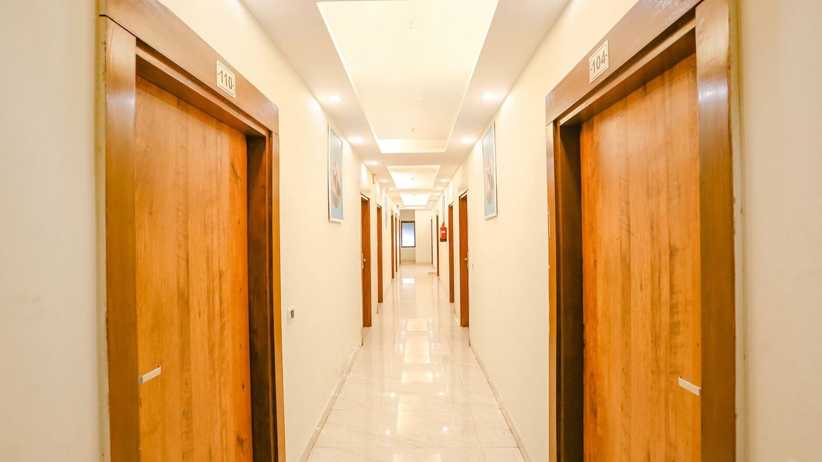 Wazirpur Hotel | FabHotel F9 NSP