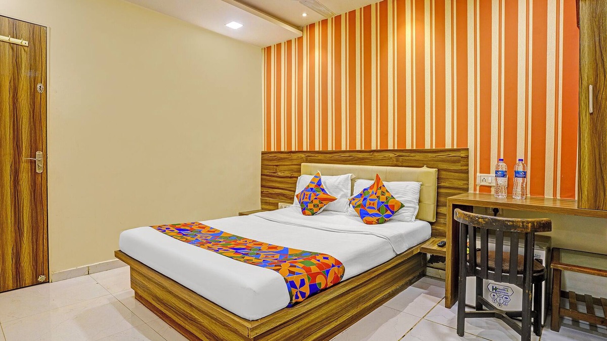 Indira Nagar Hotel | Fabhotel Galaxy Inn