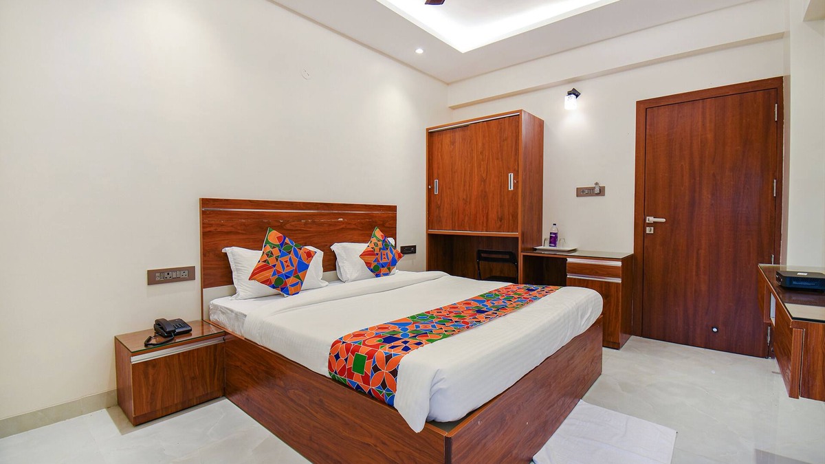 Kharadi Gaon Hotel | Fabhotel Gaurav Galaxy