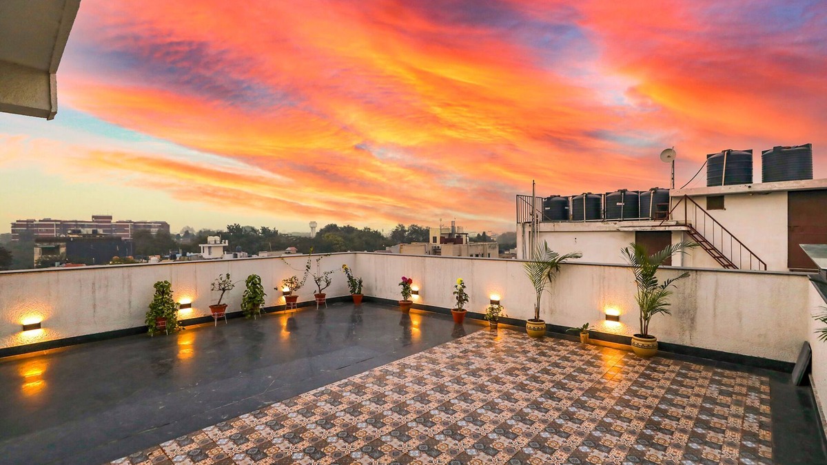 Malviya Nagar Hotel | Fabhotel La Paz Stay B&B