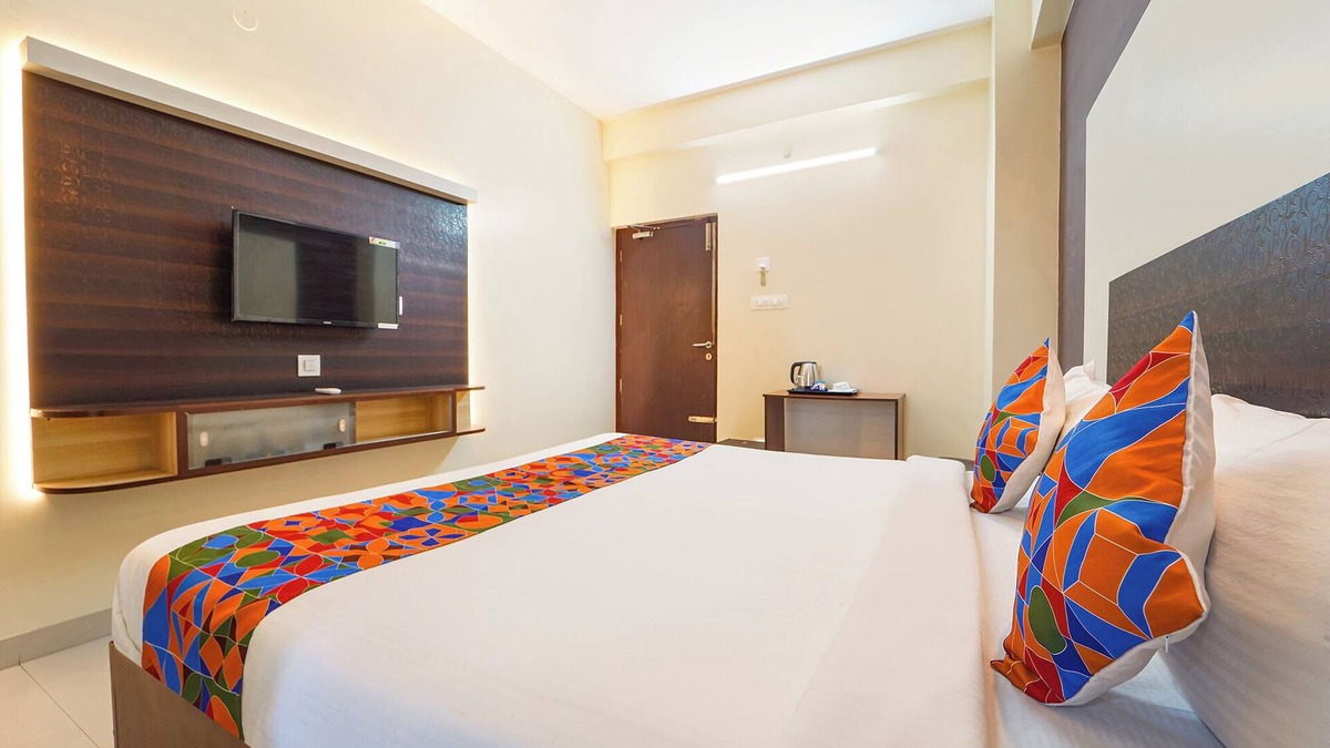 Hope College Hotel | Fabhotel Mani’S Residency