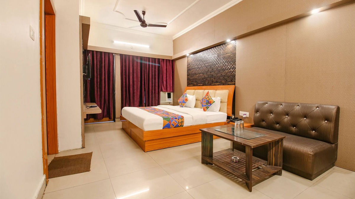 Bhopal Hotel | FabHotel Neena Palace