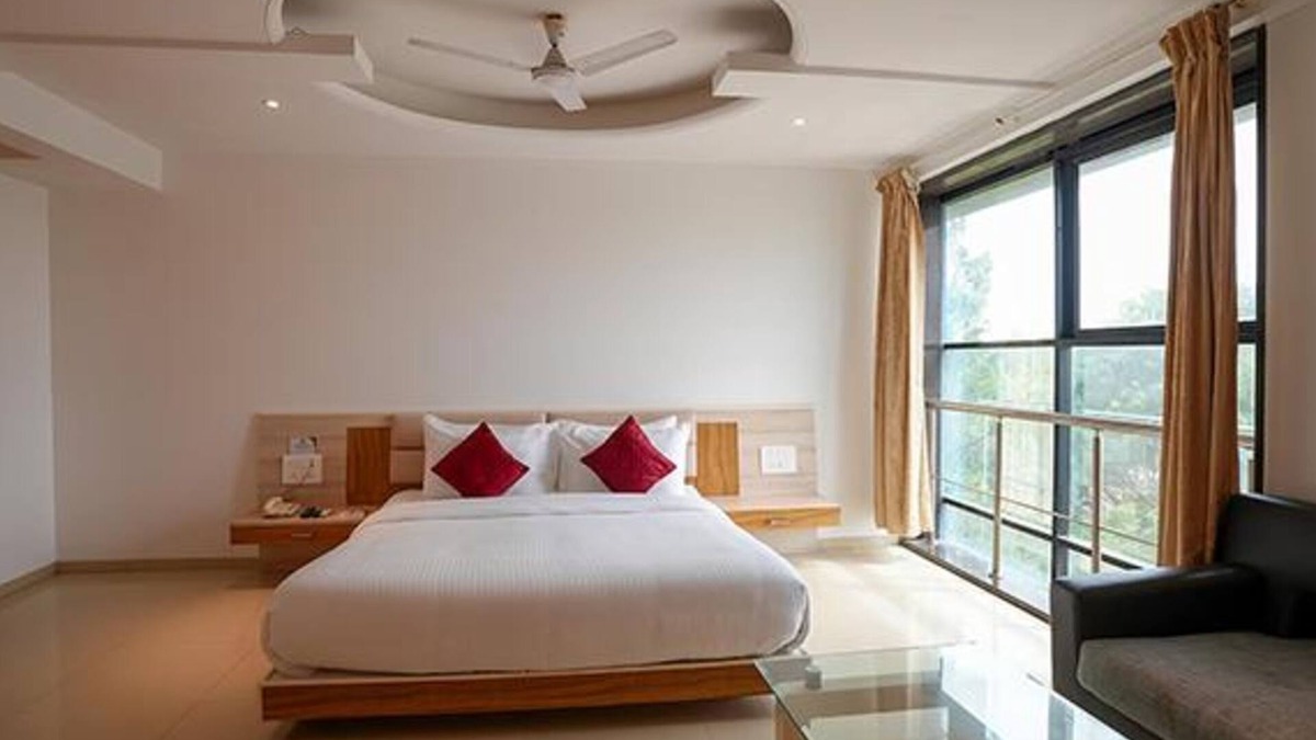 Kadachiwadi Hotel | FabHotel Prime Rester Select Chakan