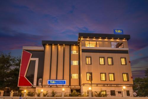 Kurla West Hotel | FabHotel RK International - Nr Mumbai International Airport
