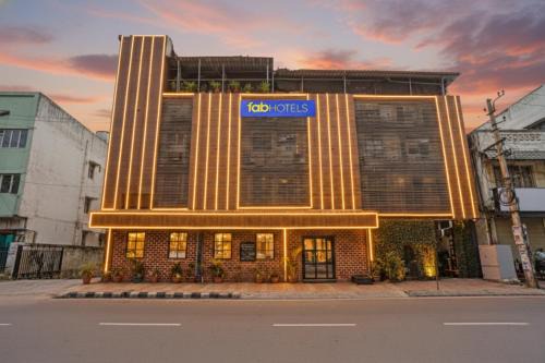 Mira Road East Hotel | FabHotel Springs Lodging