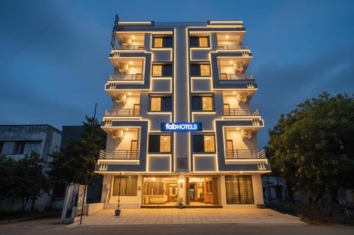 Wagholi Hotel | Fabhotel The Mantra inn - Nr world trade center