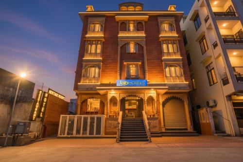 Adarsh Nagar Hotel | FabHotel Tipsyy Inn Suites