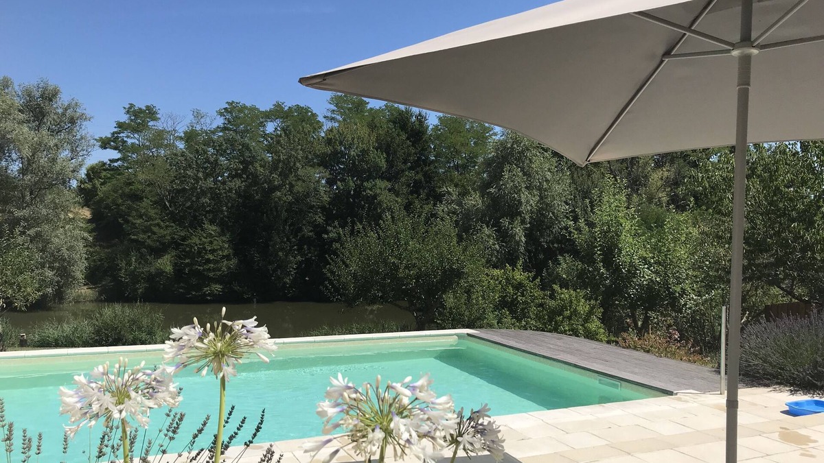 Saint-Martin-de-Gurson Villa | Fabulous 4⭐️character property with fishing lake, private pool Dordogne