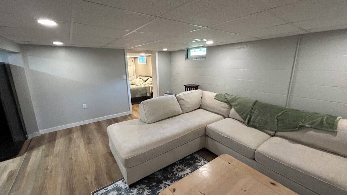 Exeter Apartment | Fabulous 1-bedroom apartment in Exeter centrally located < 1 mile from downtown