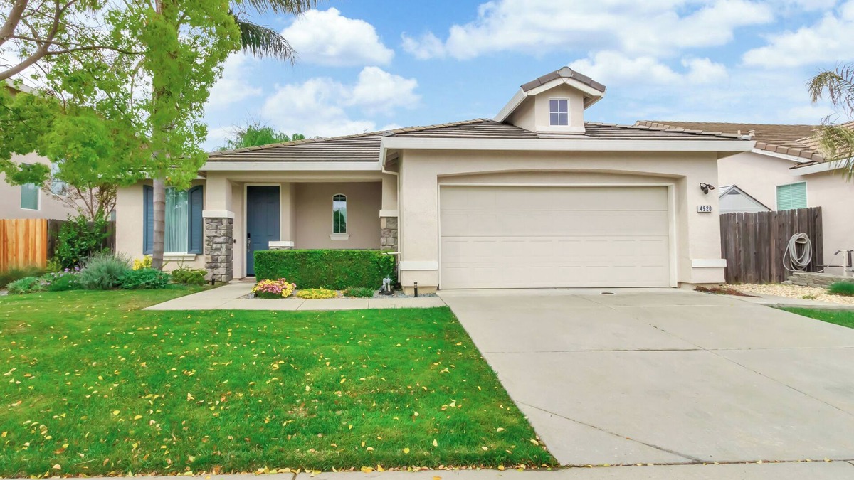 Hood House | Fabulous 2-bedroom house with AC in Elk Grove