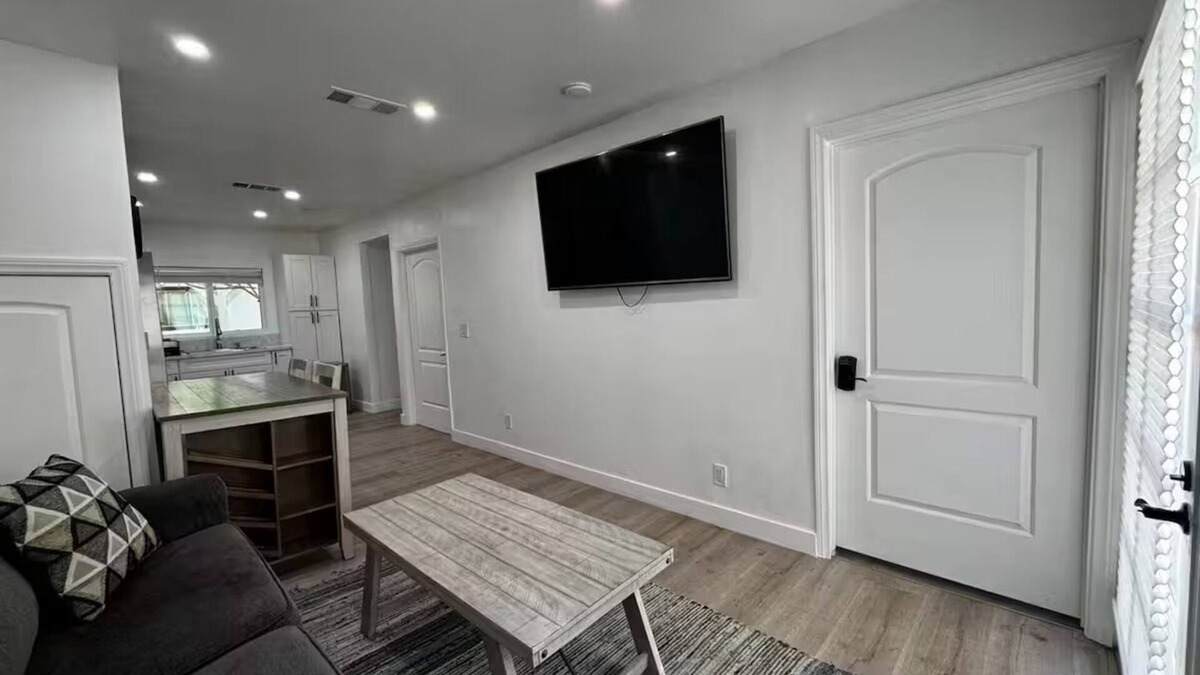 Porter Ranch House | Fabulous 2-bedroom house in Los Angeles