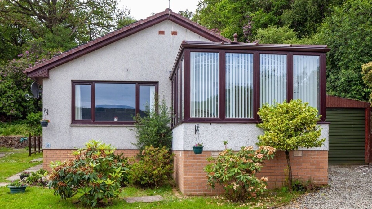 Kilmun House | Fabulous 3-bedroom bungalow overlooking the Holy Loch